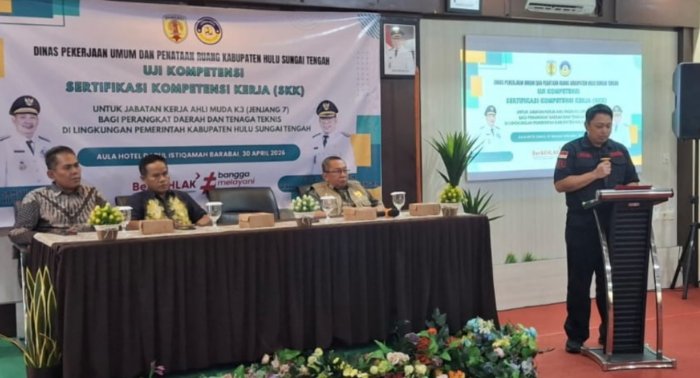 Kepala Seksi Pemberdayaan menghadiri kegiatan Kerjasama Fasilitasi Sertifikasi Tenaga Kerja Konstruksi Kualifikasi Ahli dalam bentuk kolaborasi antara Bidang Bina Konstruksi Dinas PUPR Prov. Kalimantan Selatan dengan Dinas PUPR Kab. HST
